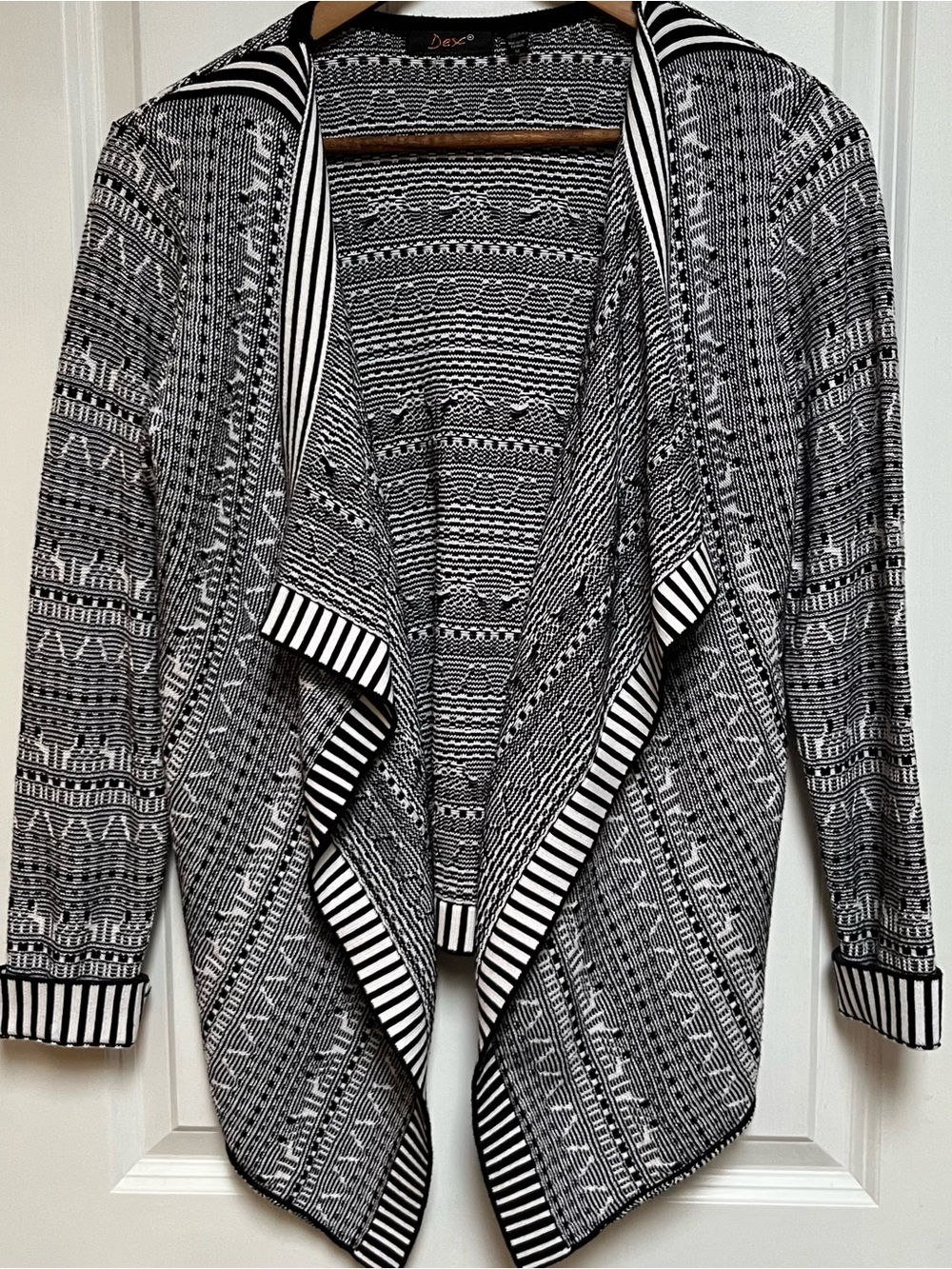 DEX Waterfall Style Cardigan - M
LAYERING fall and winter